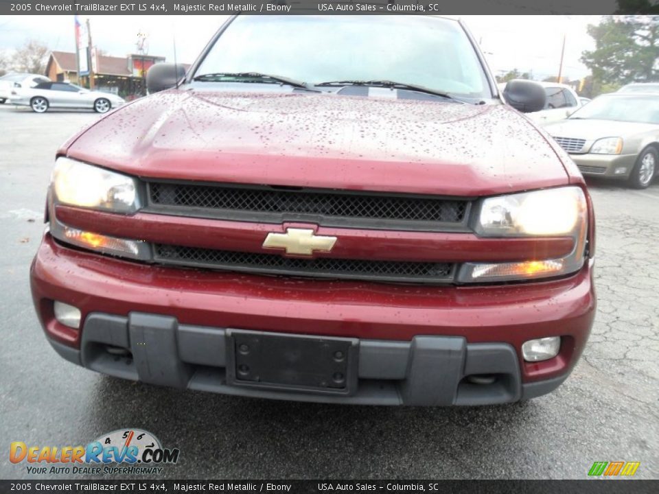 2005 Chevrolet TrailBlazer EXT LS 4x4 Majestic Red Metallic / Ebony Photo #2