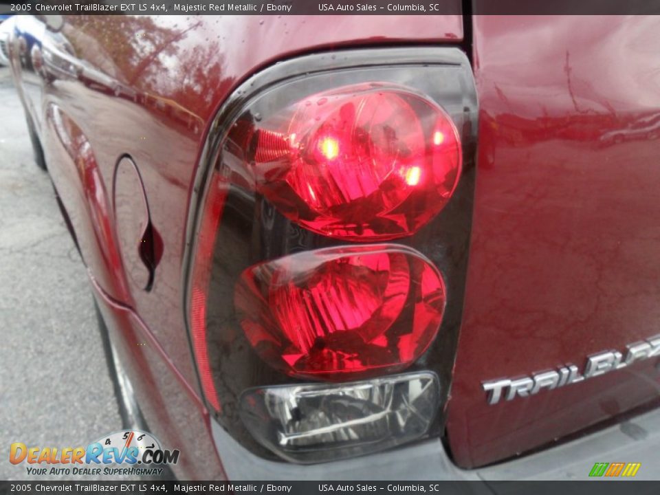 2005 Chevrolet TrailBlazer EXT LS 4x4 Majestic Red Metallic / Ebony Photo #5