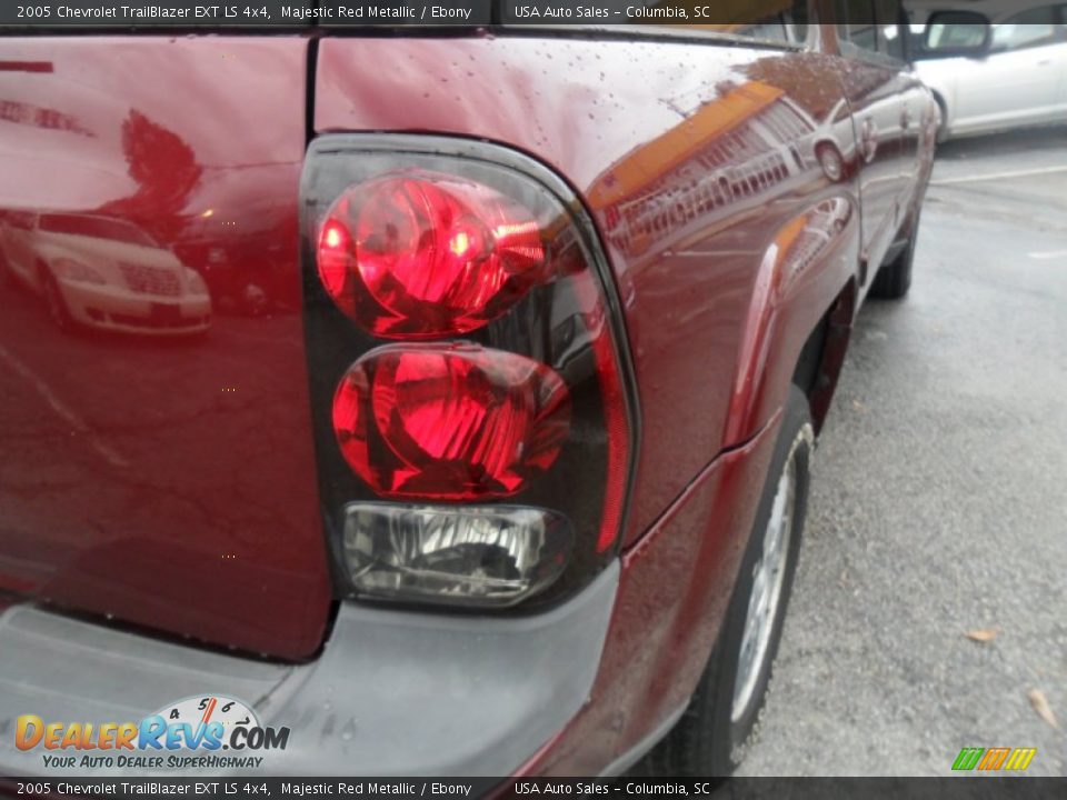 2005 Chevrolet TrailBlazer EXT LS 4x4 Majestic Red Metallic / Ebony Photo #6