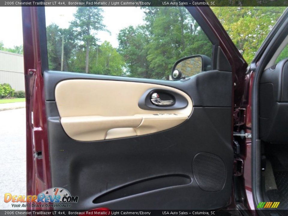 2006 Chevrolet TrailBlazer LT 4x4 Bordeaux Red Metallic / Light Cashmere/Ebony Photo #13