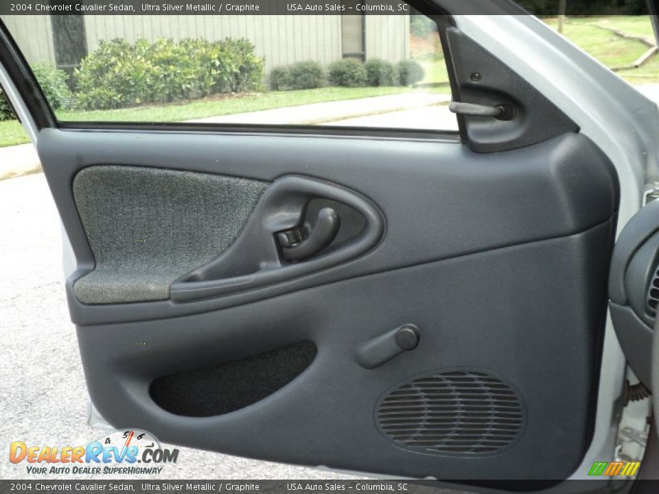 2004 Chevrolet Cavalier Sedan Ultra Silver Metallic / Graphite Photo #7