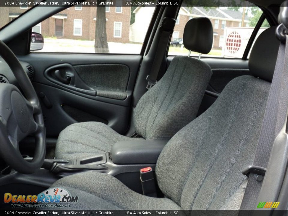 2004 Chevrolet Cavalier Sedan Ultra Silver Metallic / Graphite Photo #8