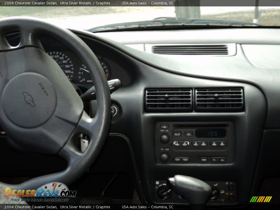 2004 Chevrolet Cavalier Sedan Ultra Silver Metallic / Graphite Photo #9