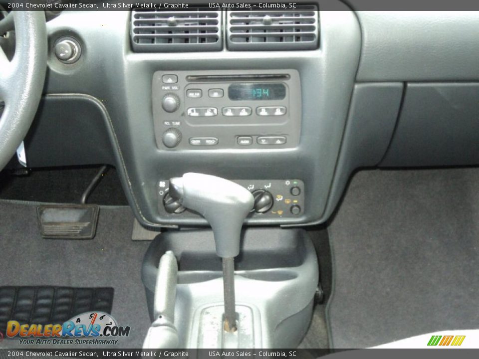 2004 Chevrolet Cavalier Sedan Ultra Silver Metallic / Graphite Photo #12
