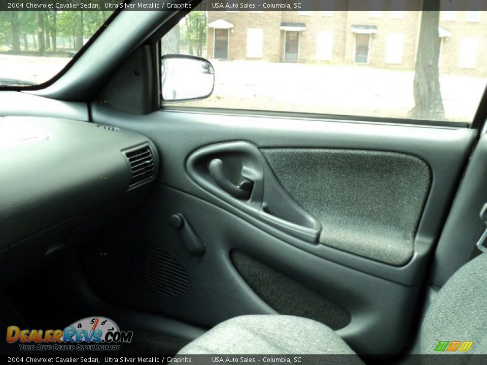 2004 Chevrolet Cavalier Sedan Ultra Silver Metallic / Graphite Photo #14
