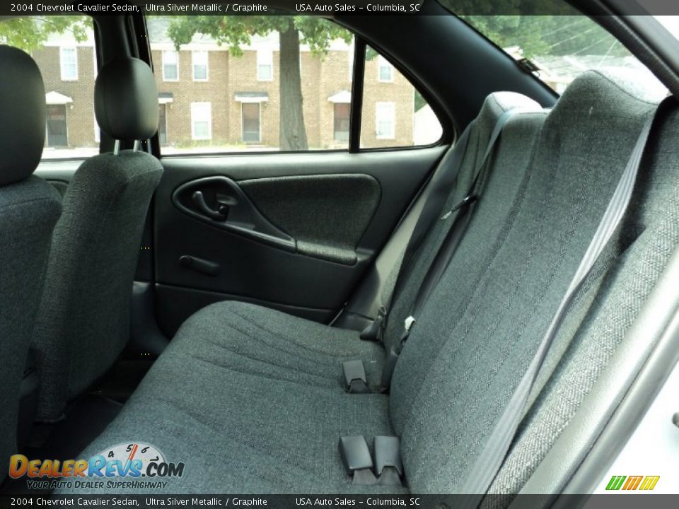 2004 Chevrolet Cavalier Sedan Ultra Silver Metallic / Graphite Photo #15