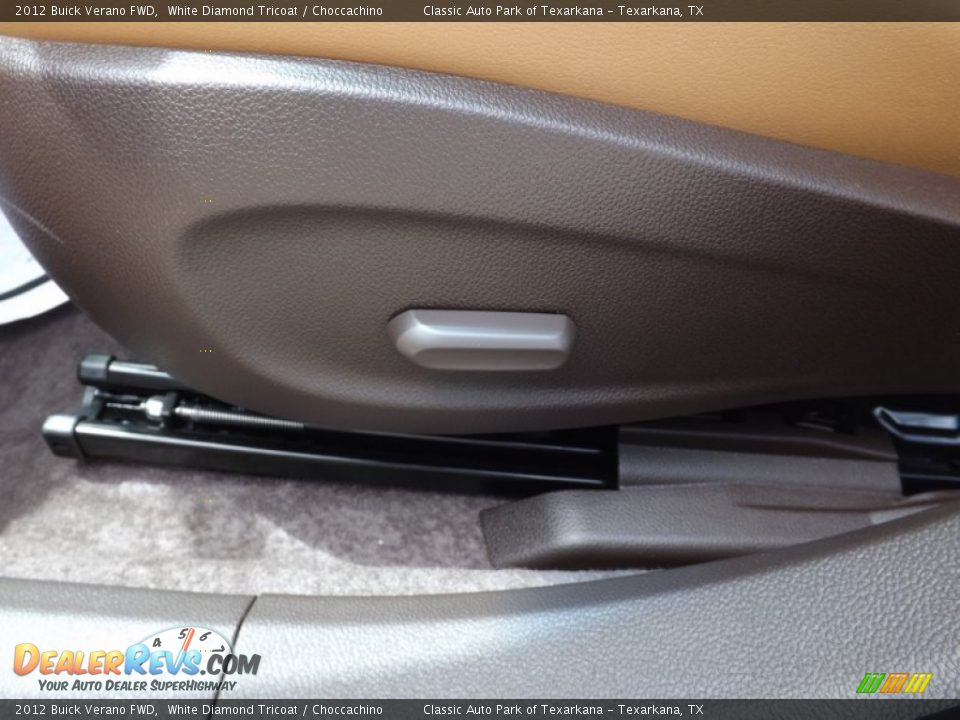 2012 Buick Verano FWD White Diamond Tricoat / Choccachino Photo #14