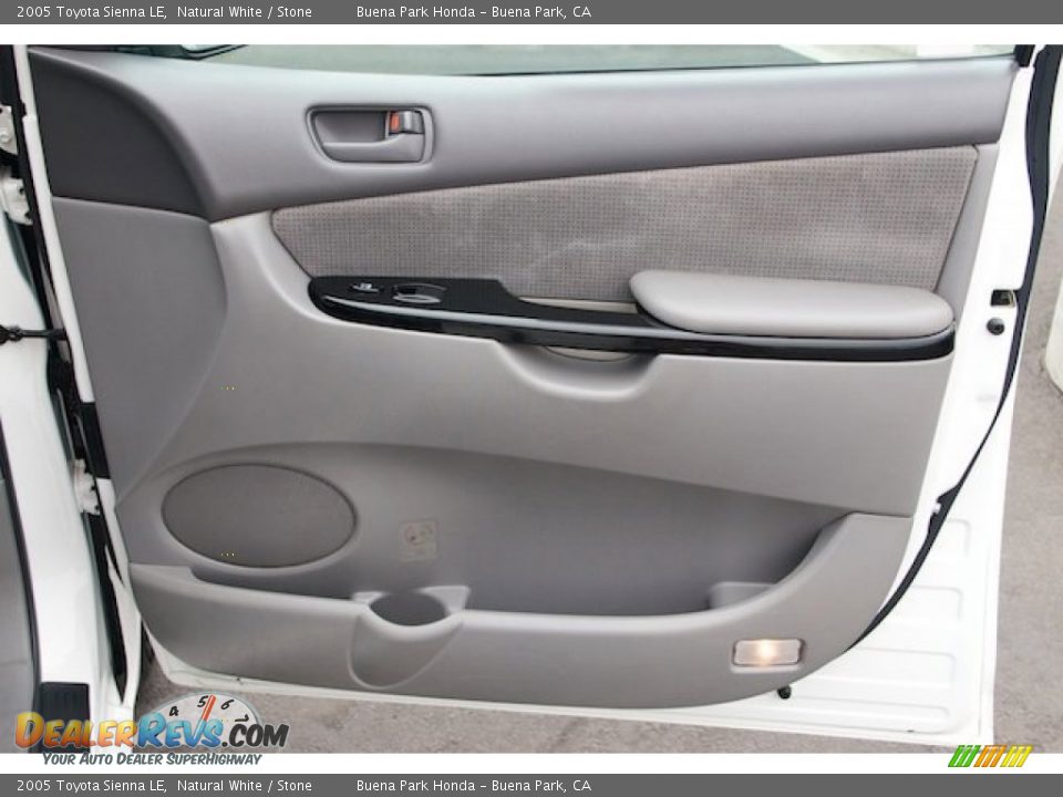 2005 Toyota Sienna LE Natural White / Stone Photo #29