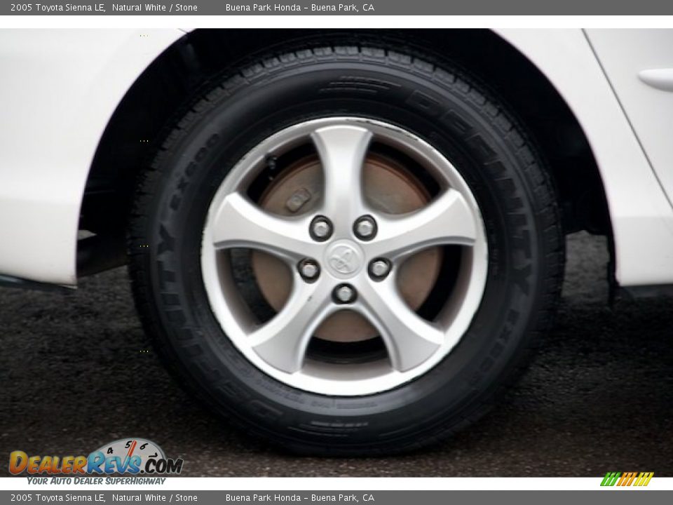 2005 Toyota Sienna LE Natural White / Stone Photo #31