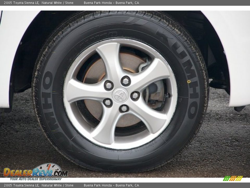 2005 Toyota Sienna LE Natural White / Stone Photo #32