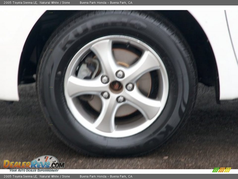 2005 Toyota Sienna LE Natural White / Stone Photo #33