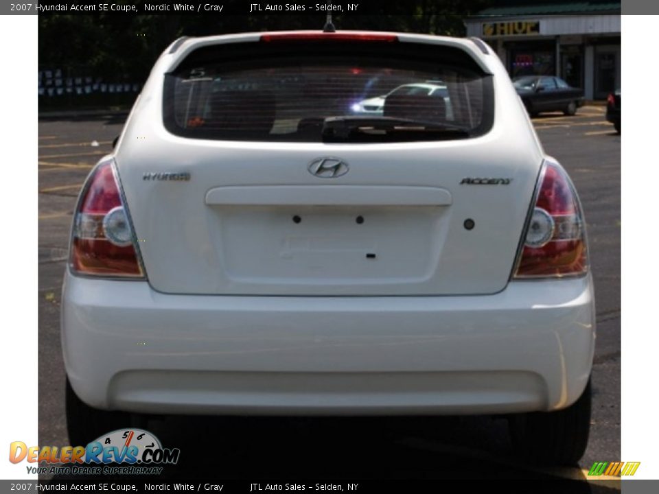 2007 Hyundai Accent SE Coupe Nordic White / Gray Photo #5