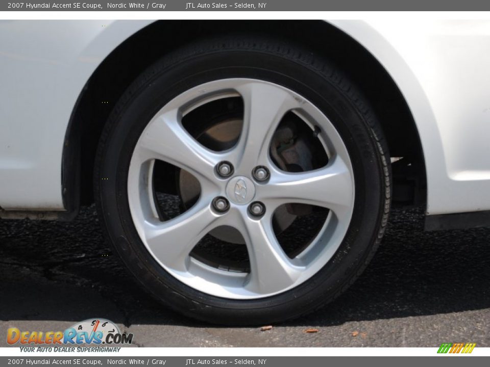 2007 Hyundai Accent SE Coupe Nordic White / Gray Photo #8