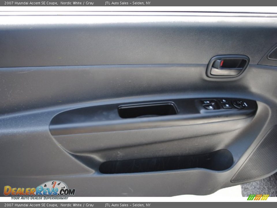 2007 Hyundai Accent SE Coupe Nordic White / Gray Photo #11