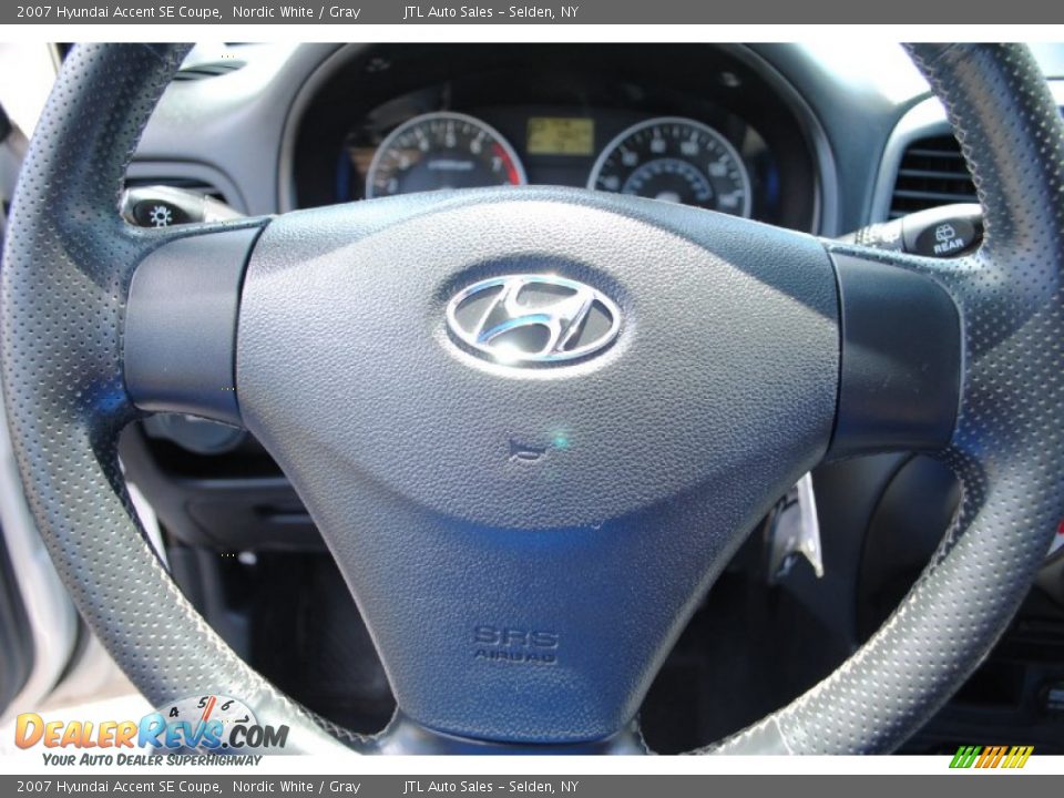 2007 Hyundai Accent SE Coupe Nordic White / Gray Photo #12