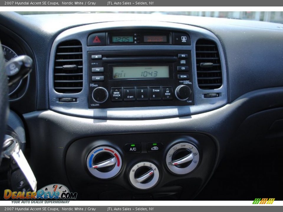 2007 Hyundai Accent SE Coupe Nordic White / Gray Photo #14