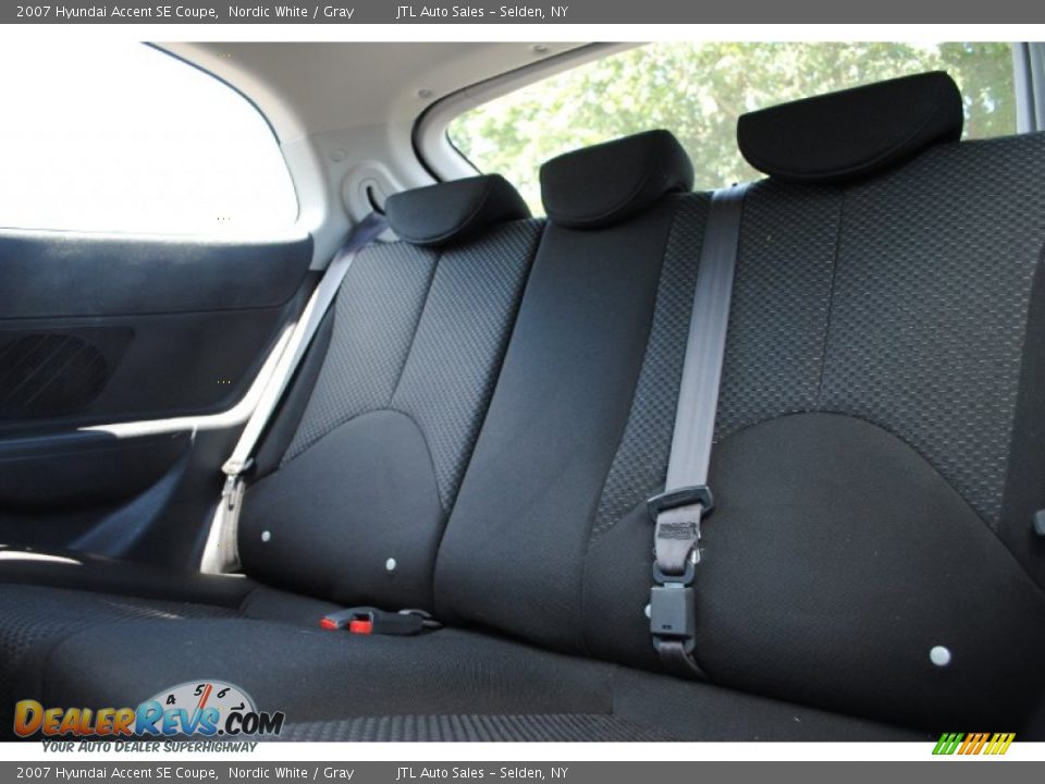 2007 Hyundai Accent SE Coupe Nordic White / Gray Photo #16