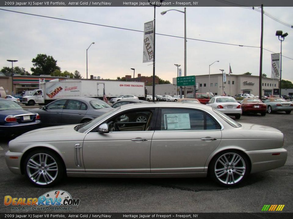 2009 Jaguar XJ Super V8 Portfolio Astral Gold / Ivory/Navy Photo #2