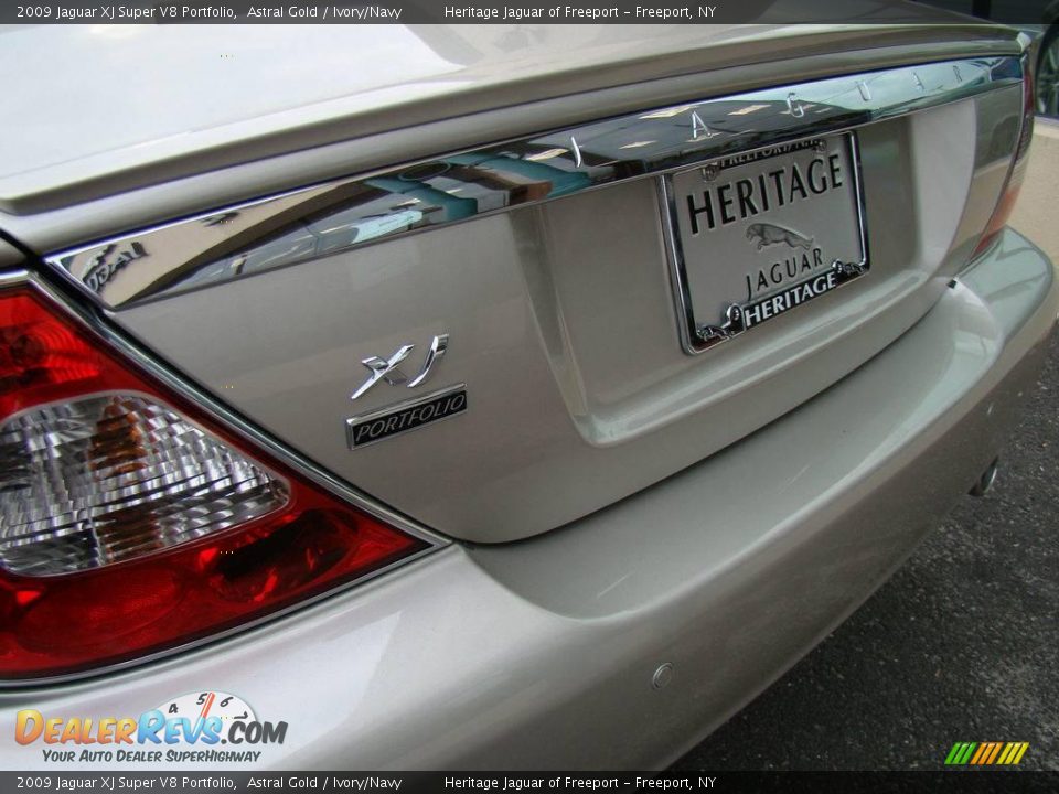 2009 Jaguar XJ Super V8 Portfolio Astral Gold / Ivory/Navy Photo #4