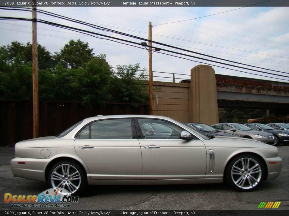 2009 Jaguar XJ Super V8 Portfolio Astral Gold / Ivory/Navy Photo #7