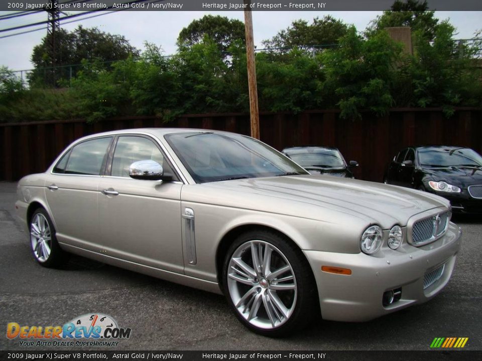 2009 Jaguar XJ Super V8 Portfolio Astral Gold / Ivory/Navy Photo #8