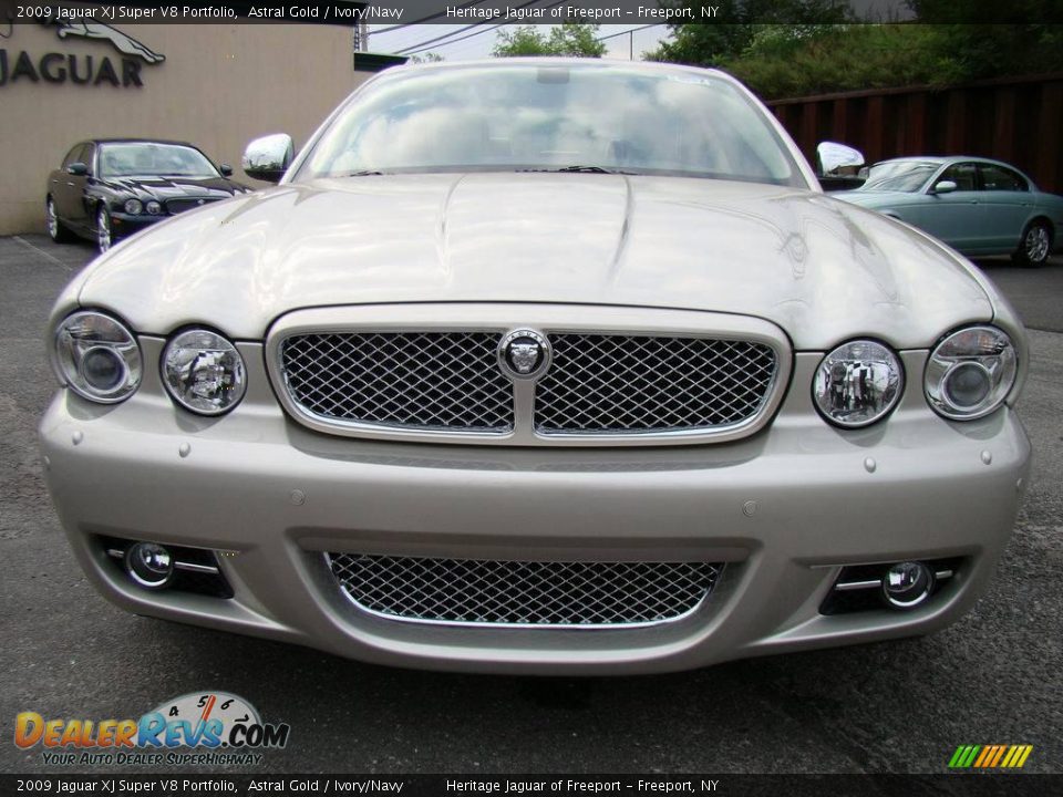 2009 Jaguar XJ Super V8 Portfolio Astral Gold / Ivory/Navy Photo #9