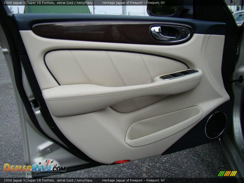 2009 Jaguar XJ Super V8 Portfolio Astral Gold / Ivory/Navy Photo #11