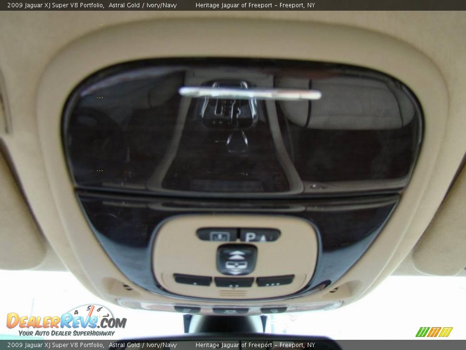 2009 Jaguar XJ Super V8 Portfolio Astral Gold / Ivory/Navy Photo #15