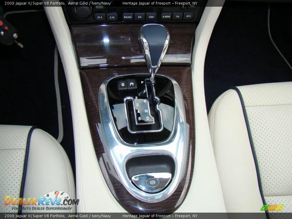 2009 Jaguar XJ Super V8 Portfolio Astral Gold / Ivory/Navy Photo #21