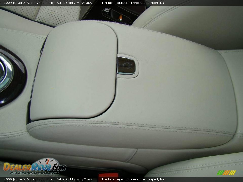 2009 Jaguar XJ Super V8 Portfolio Astral Gold / Ivory/Navy Photo #22