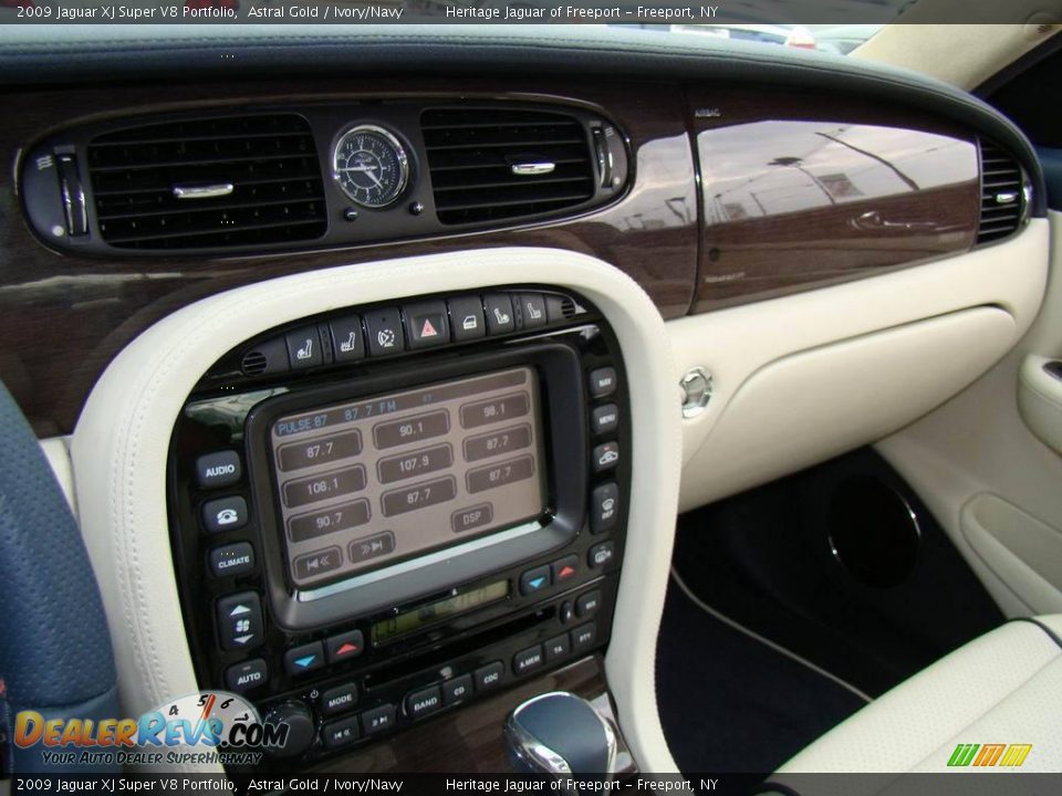 2009 Jaguar XJ Super V8 Portfolio Astral Gold / Ivory/Navy Photo #23