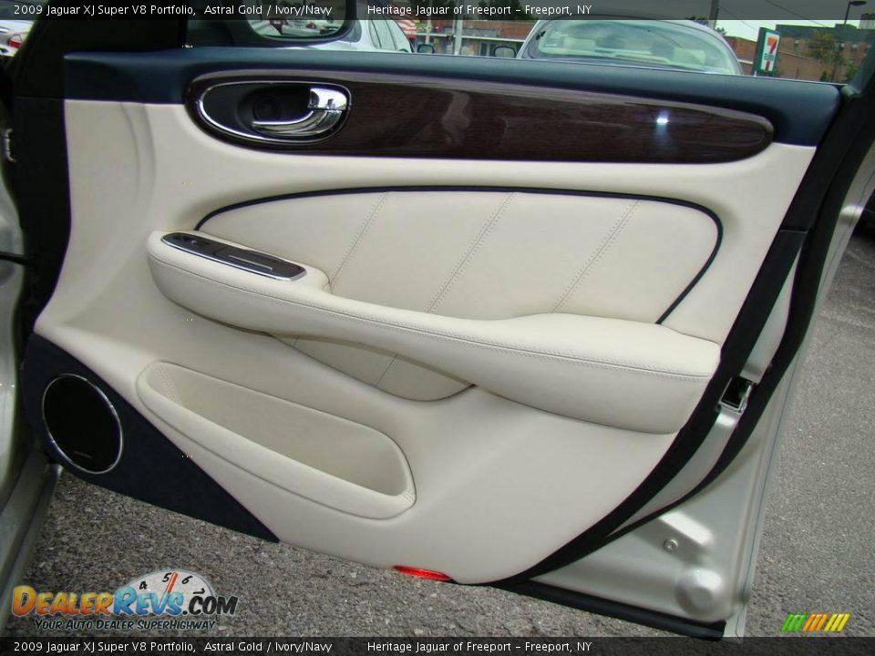 2009 Jaguar XJ Super V8 Portfolio Astral Gold / Ivory/Navy Photo #25