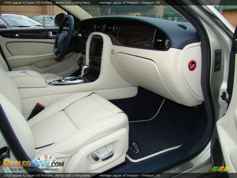 2009 Jaguar XJ Super V8 Portfolio Astral Gold / Ivory/Navy Photo #26