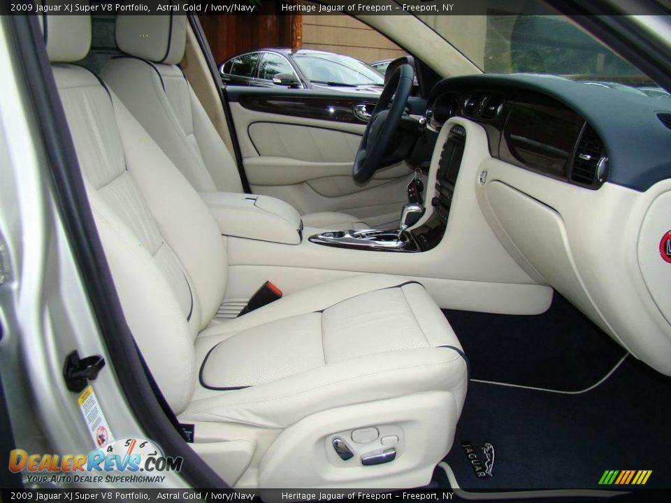 2009 Jaguar XJ Super V8 Portfolio Astral Gold / Ivory/Navy Photo #27