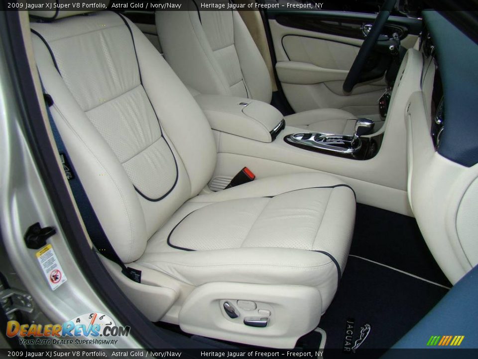 2009 Jaguar XJ Super V8 Portfolio Astral Gold / Ivory/Navy Photo #28