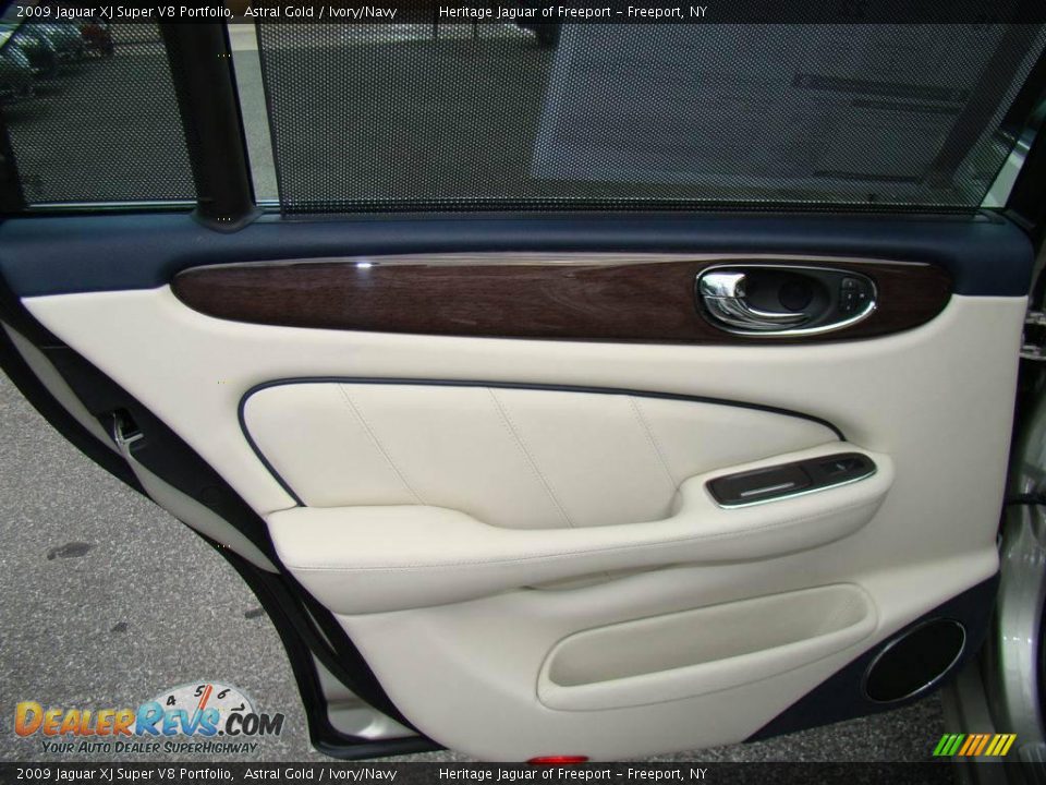 2009 Jaguar XJ Super V8 Portfolio Astral Gold / Ivory/Navy Photo #29