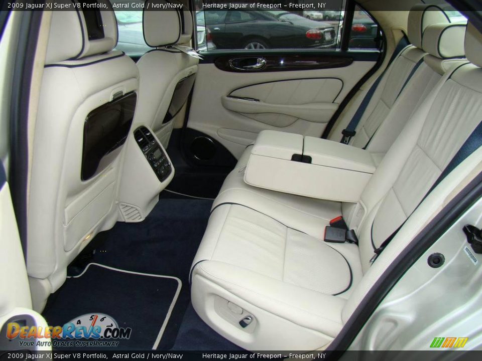 2009 Jaguar XJ Super V8 Portfolio Astral Gold / Ivory/Navy Photo #30