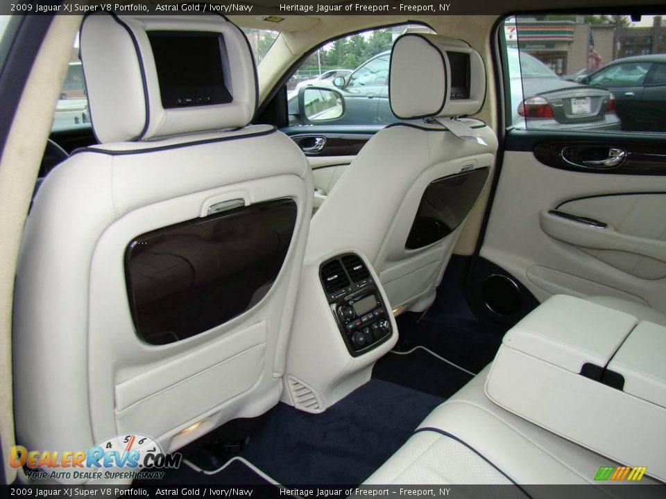 2009 Jaguar XJ Super V8 Portfolio Astral Gold / Ivory/Navy Photo #31