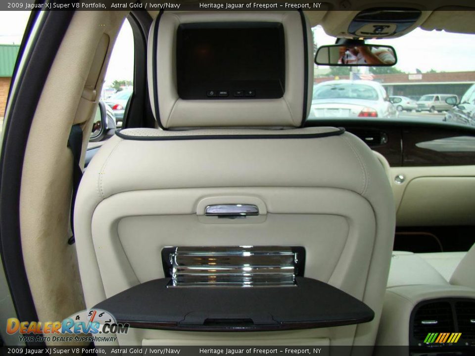 2009 Jaguar XJ Super V8 Portfolio Astral Gold / Ivory/Navy Photo #33