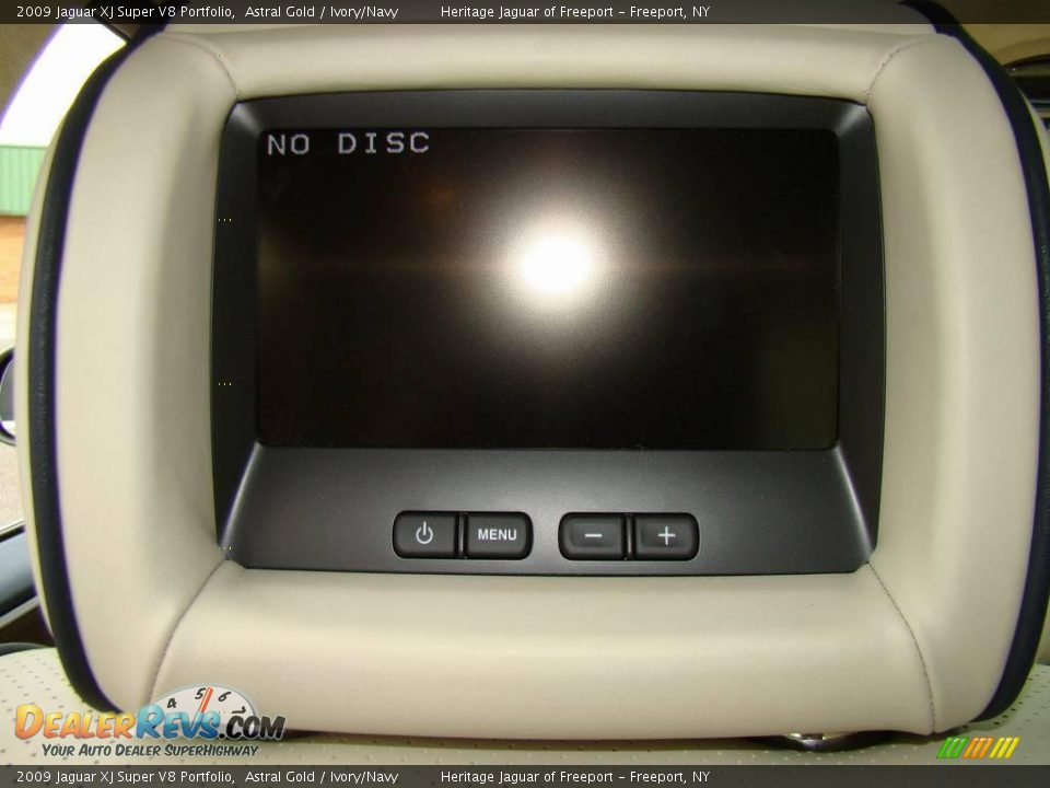 2009 Jaguar XJ Super V8 Portfolio Astral Gold / Ivory/Navy Photo #34
