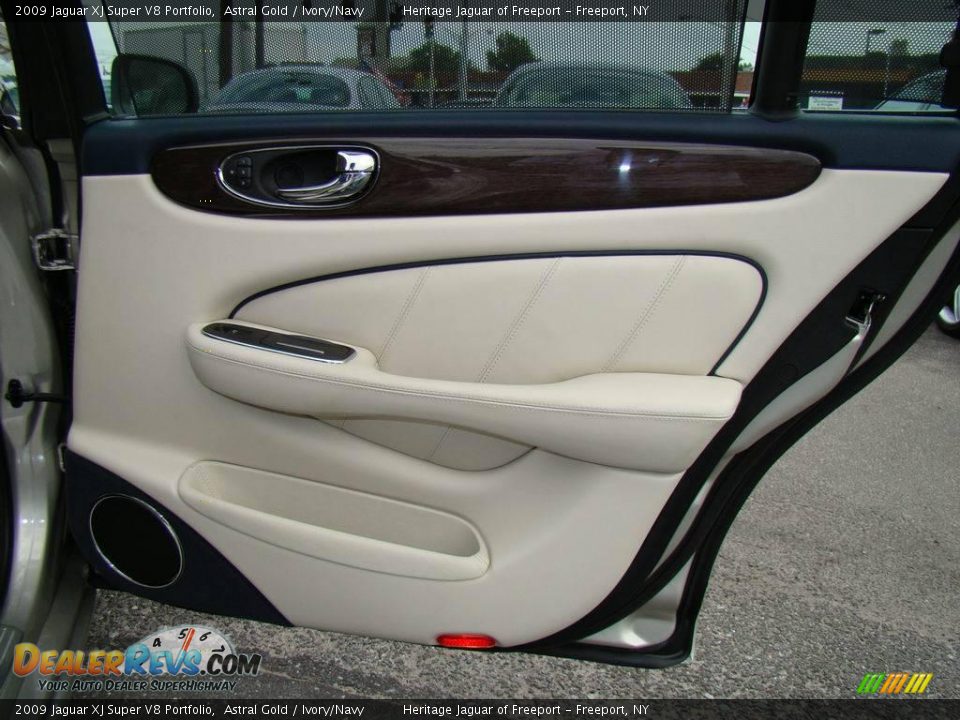 2009 Jaguar XJ Super V8 Portfolio Astral Gold / Ivory/Navy Photo #35