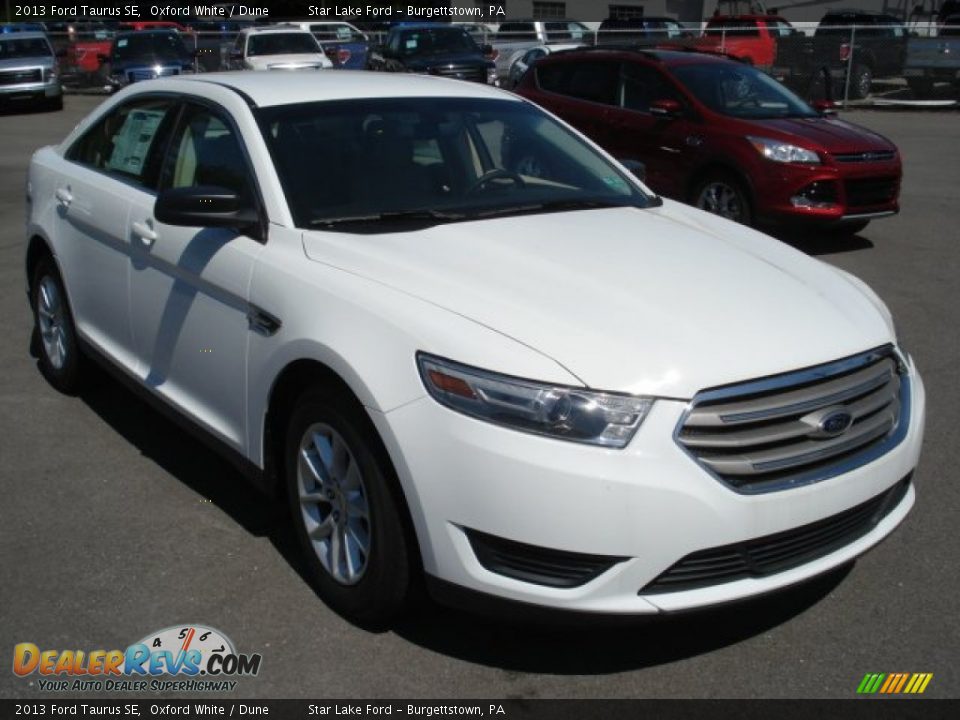 2013 Ford Taurus SE Oxford White / Dune Photo #1