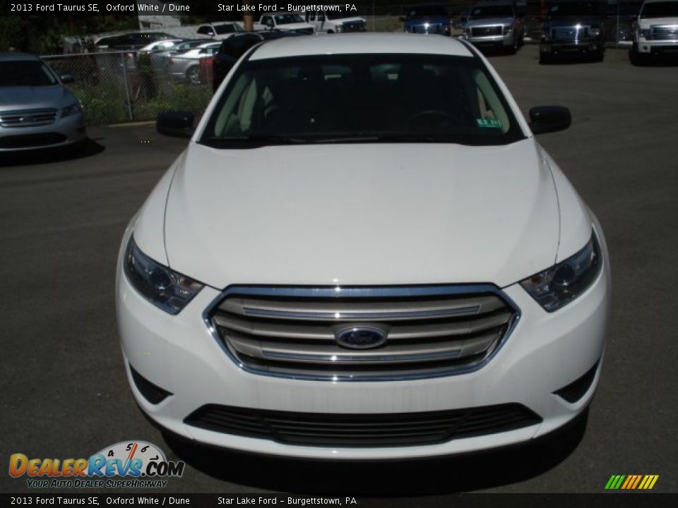 2013 Ford Taurus SE Oxford White / Dune Photo #2