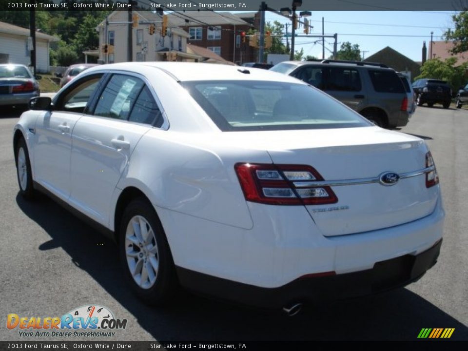 2013 Ford Taurus SE Oxford White / Dune Photo #5