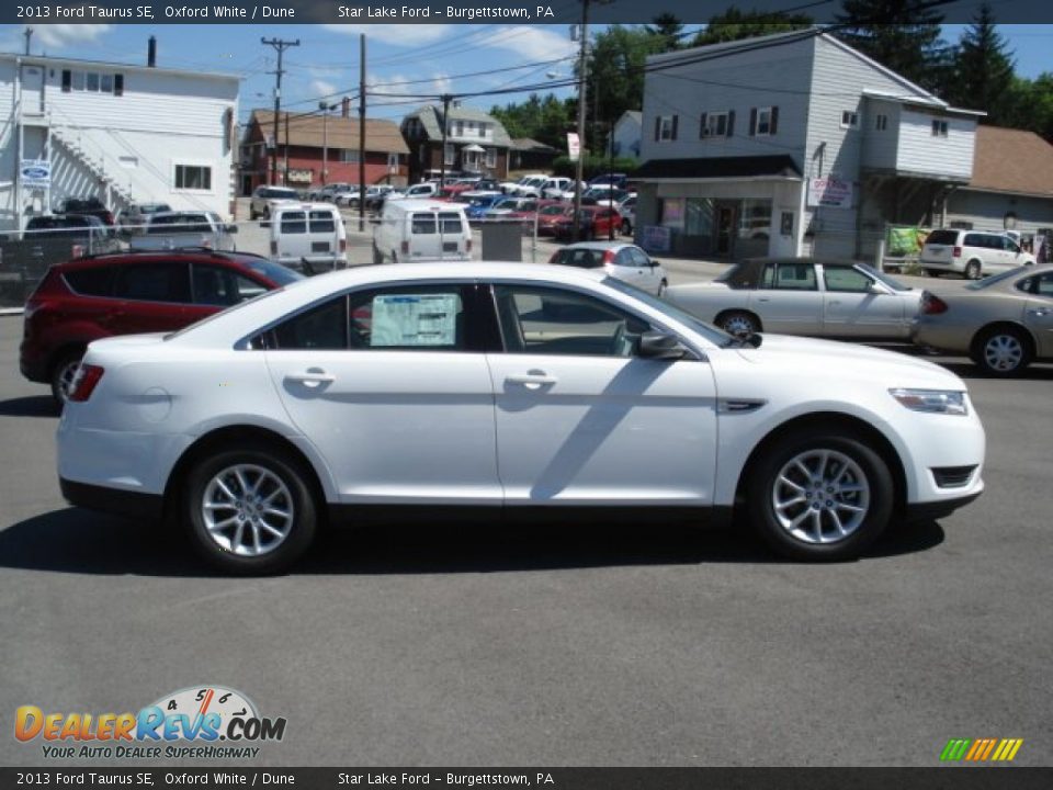 2013 Ford Taurus SE Oxford White / Dune Photo #8