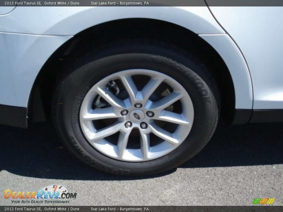 2013 Ford Taurus SE Oxford White / Dune Photo #9