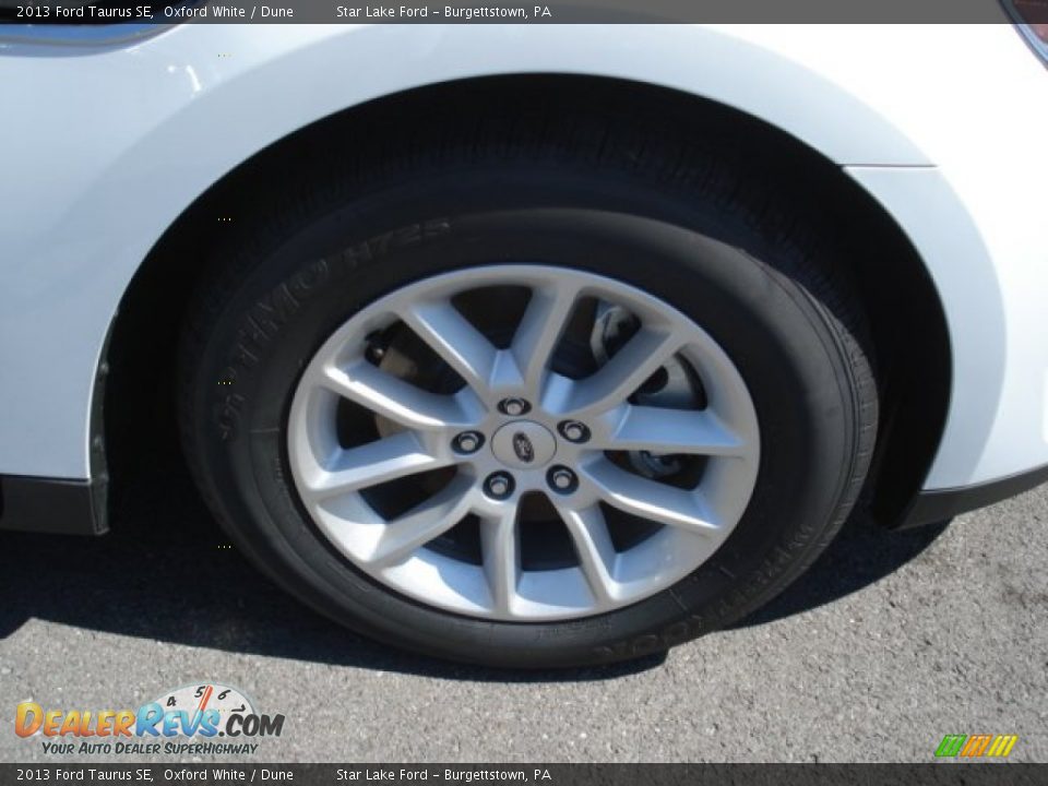 2013 Ford Taurus SE Oxford White / Dune Photo #10