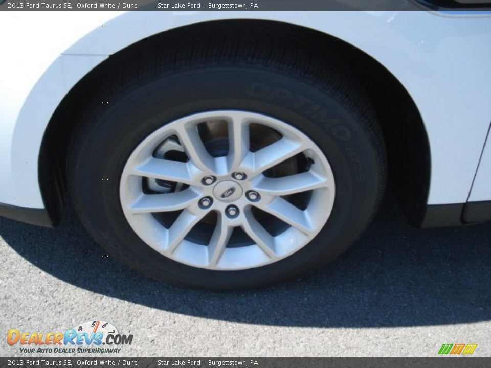 2013 Ford Taurus SE Oxford White / Dune Photo #11