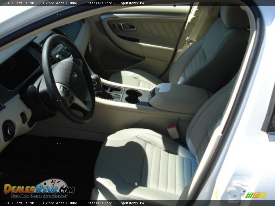2013 Ford Taurus SE Oxford White / Dune Photo #14