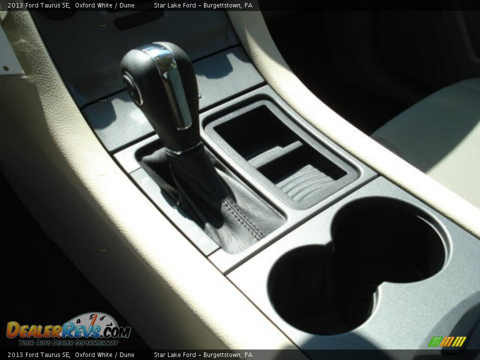 2013 Ford Taurus SE Oxford White / Dune Photo #22